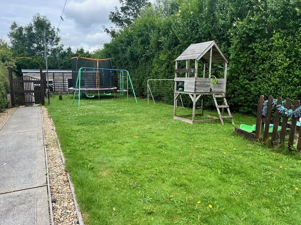 Property carousel item 11