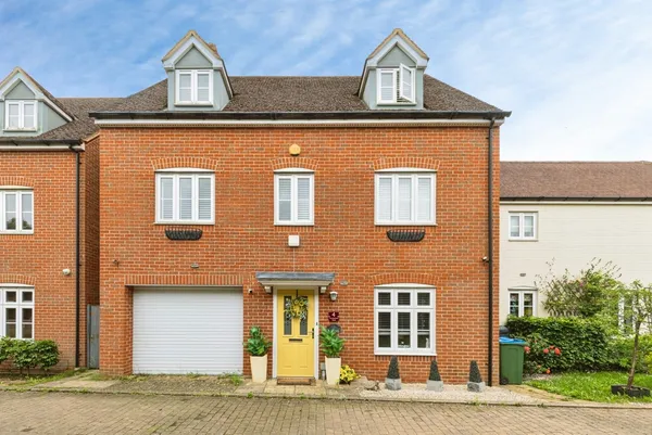 Tortoiseshell Road, AYLESBURY, Buckin...