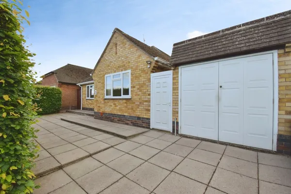 Ambergate Drive, Birstall, Leicester,...