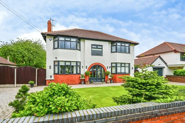 Roehampton Drive, Blundellsands, Mers...