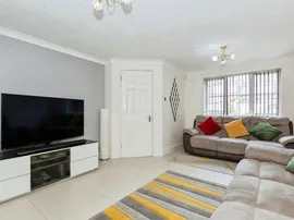 Ferrers Close, Slough thumb 3