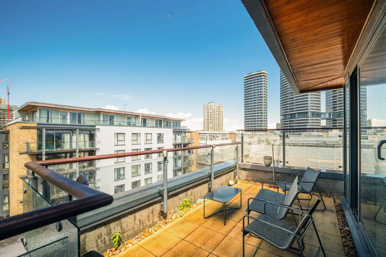 Boardwalk Place, London, E14 photo 1