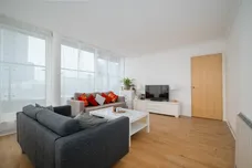 Boardwalk Place, London, E14 photo 4