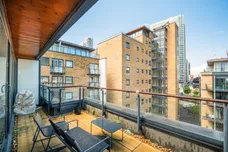 Boardwalk Place, London, E14 photo 7