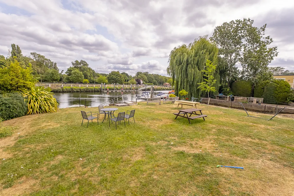 Twickenham Road, Teddington, TW11 photo 4