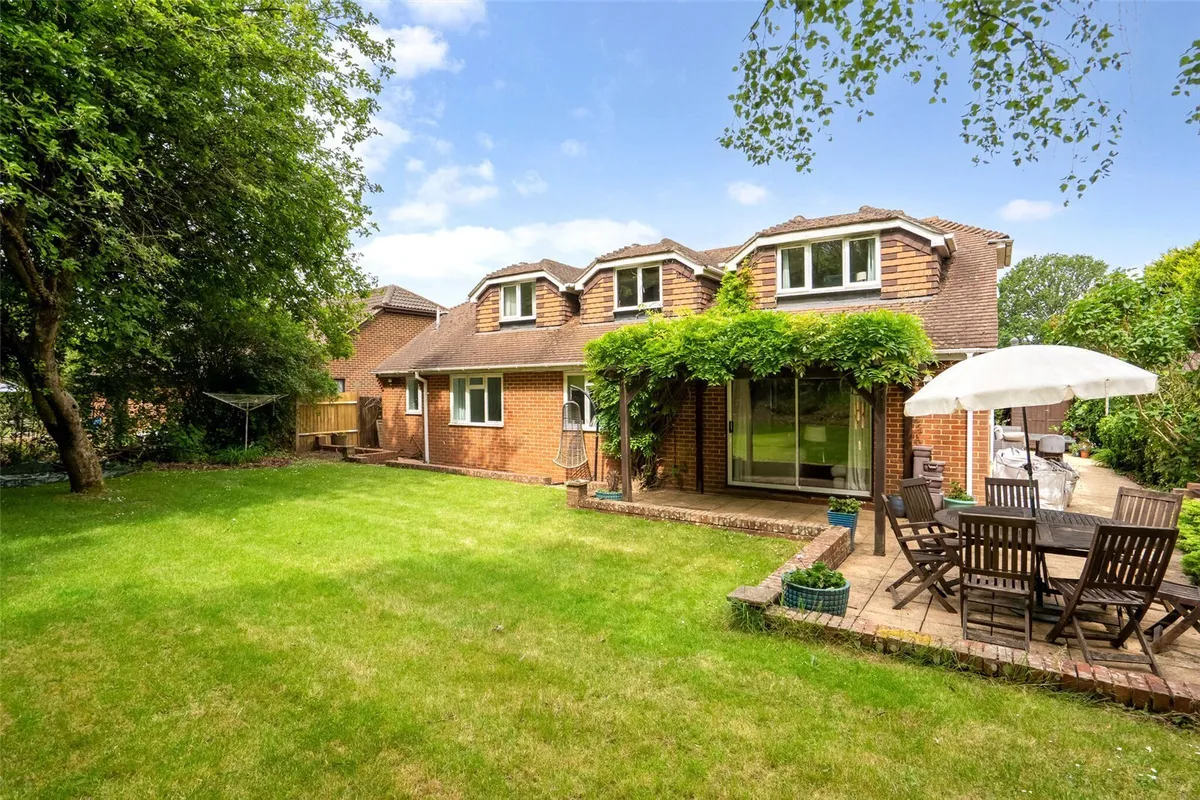 Reading Road, Chineham, Hampshire, RG24