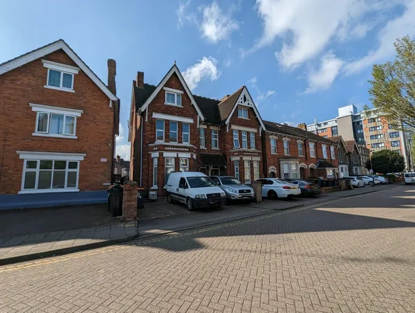 Woburn Road, MK40