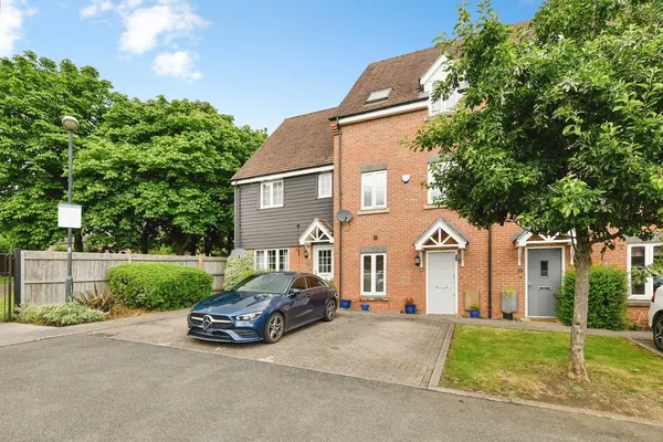 Pembridge Gardens, Stevenage, Hertfor...