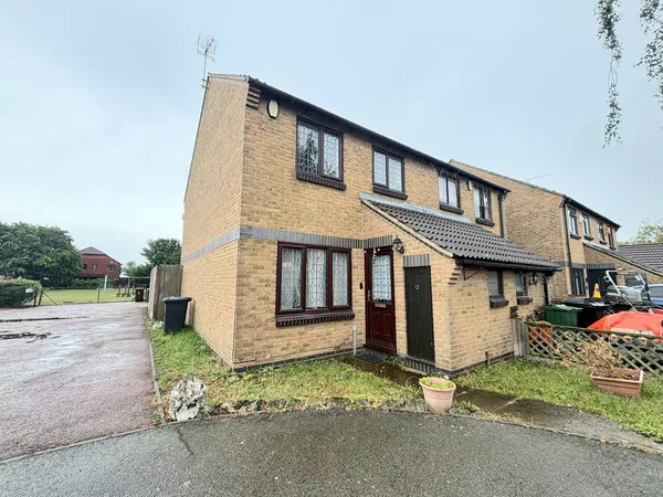 Whites Close, Greenhithe, DA9