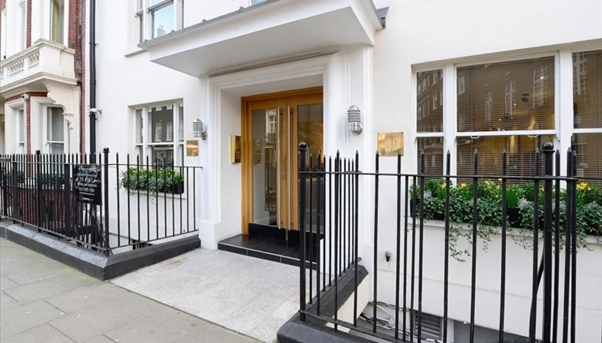 Hill Street Mayfair W1J photo 9