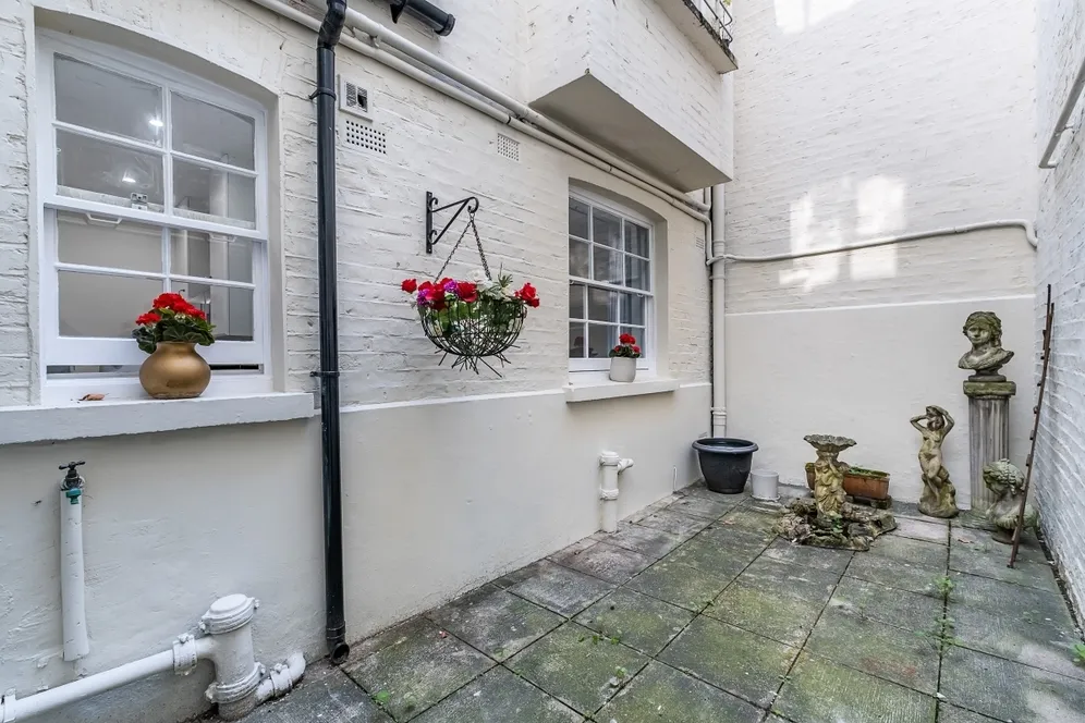 Sussex Gardens Paddington W2 photo 9