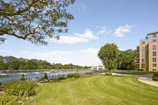 Pinewood Gardens Teddington TW11 photo 9