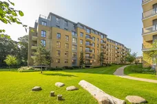 Pinewood Gardens Teddington TW11 photo 1