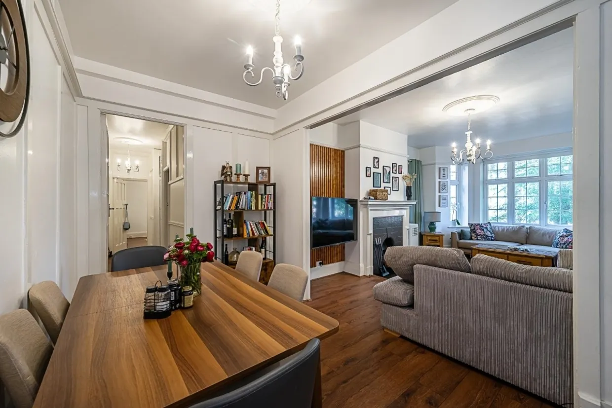 Finchley Road London NW2 photo 4