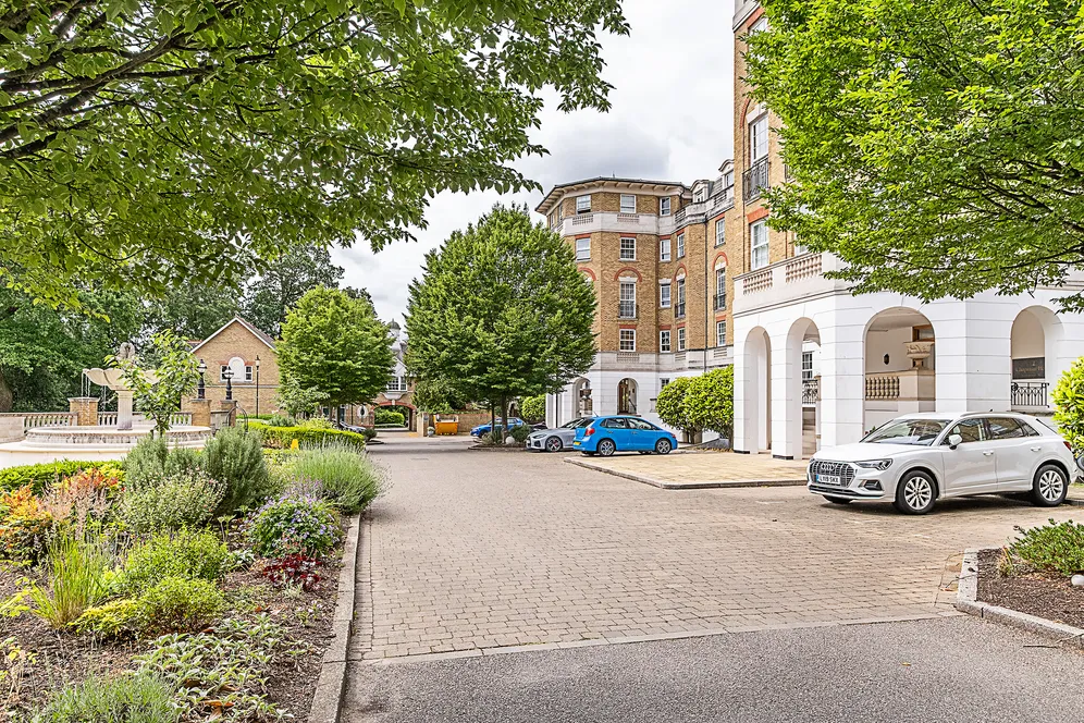 Chapman Square, London, SW19 photo 26