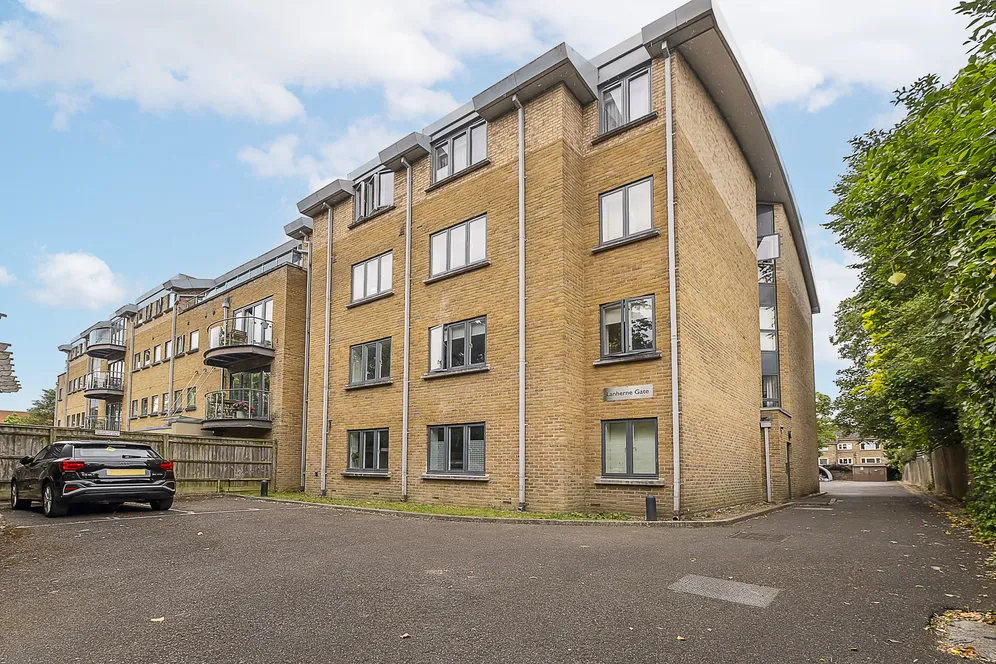 The Downs, London, SW20 photo 8