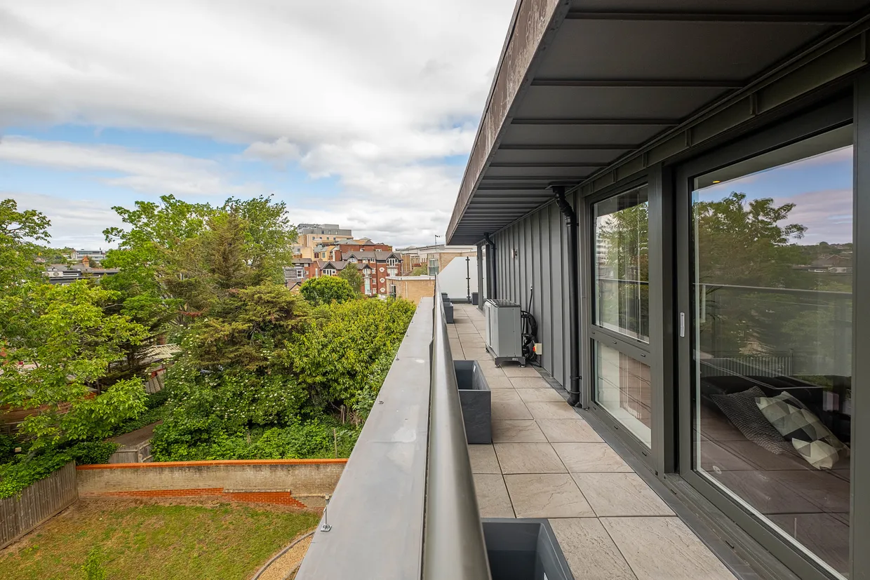 Hartfield Road, London, SW19 photo 15