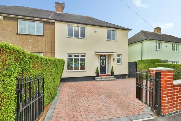 Glenloch Drive, Clifton, Nottingham, ...
