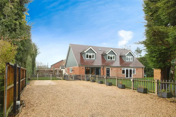 Clappsgate Road, Pamber Heath, Tadley...
