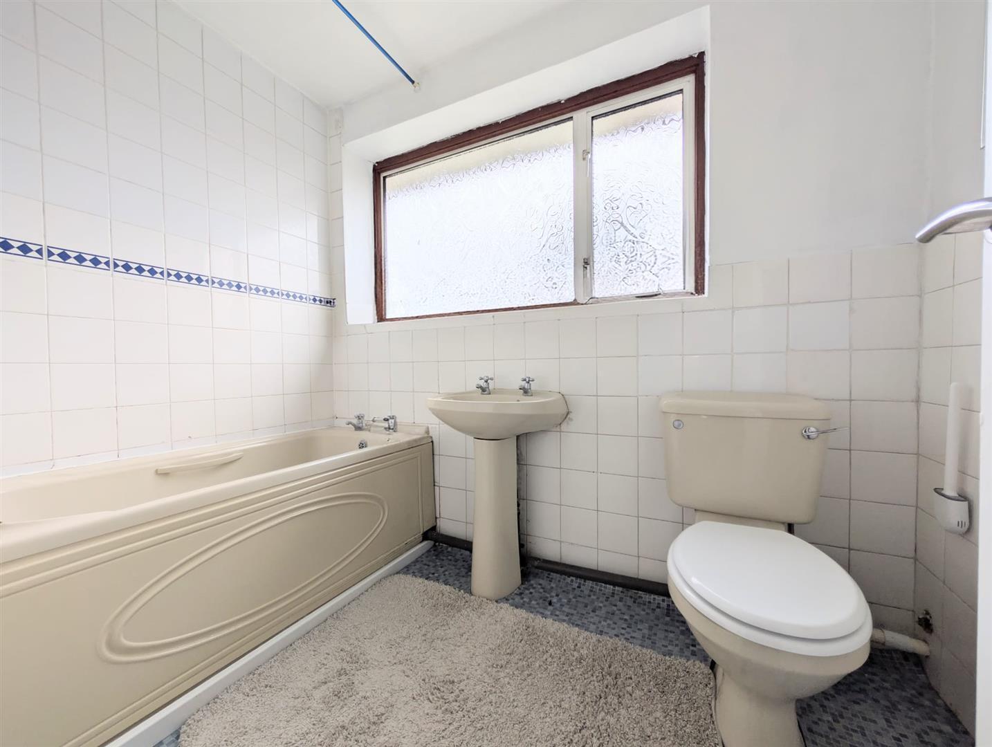 Warner Close, Cippenham Image 12