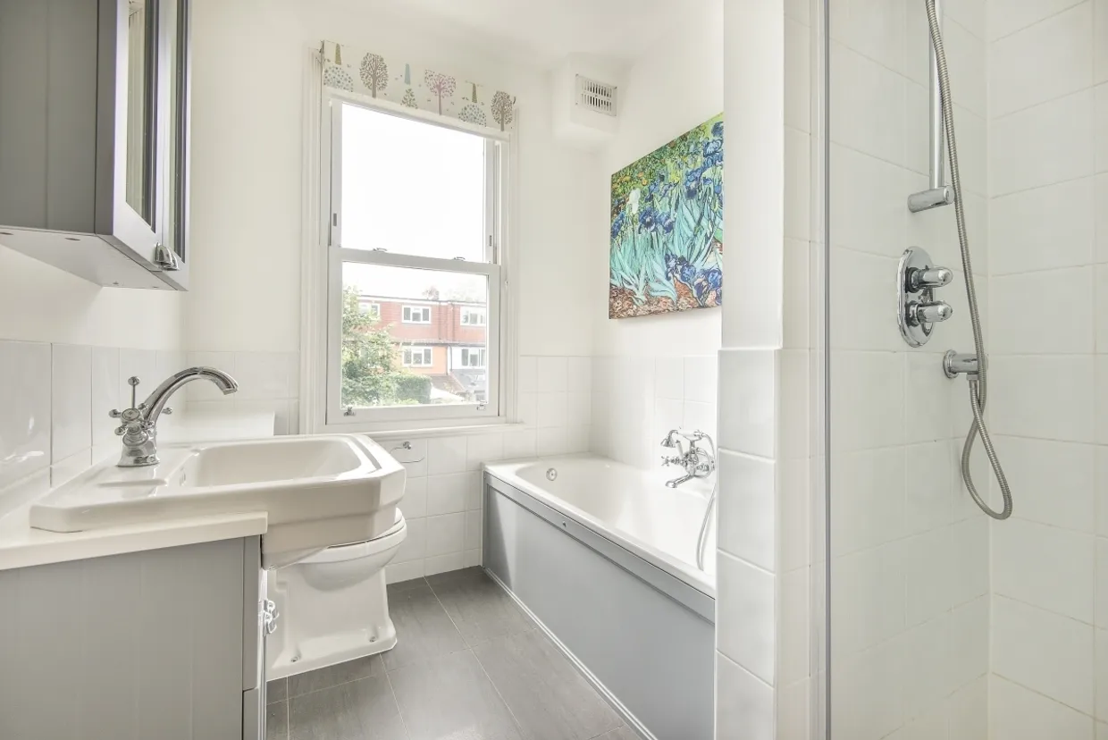 Chatsworth Avenue London SW20 photo 9