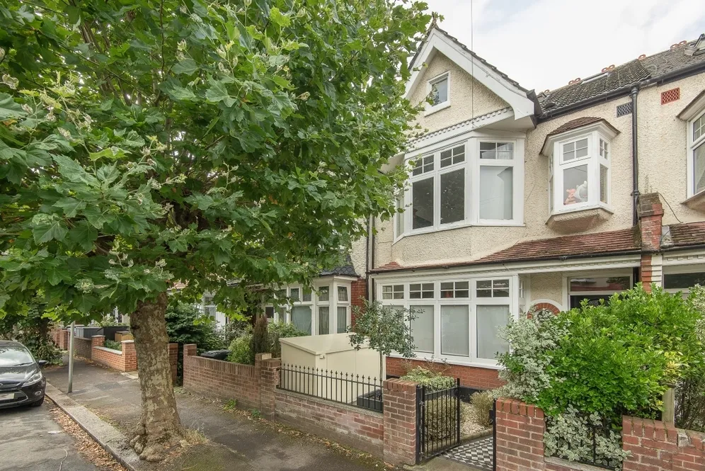 Chatsworth Avenue London SW20 photo 11