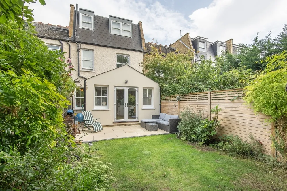 Chatsworth Avenue London SW20 photo 12
