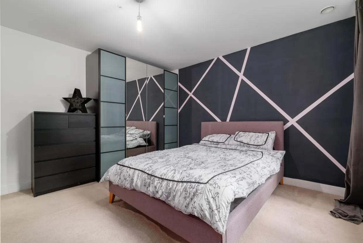 Barking Road, E16 photo 14