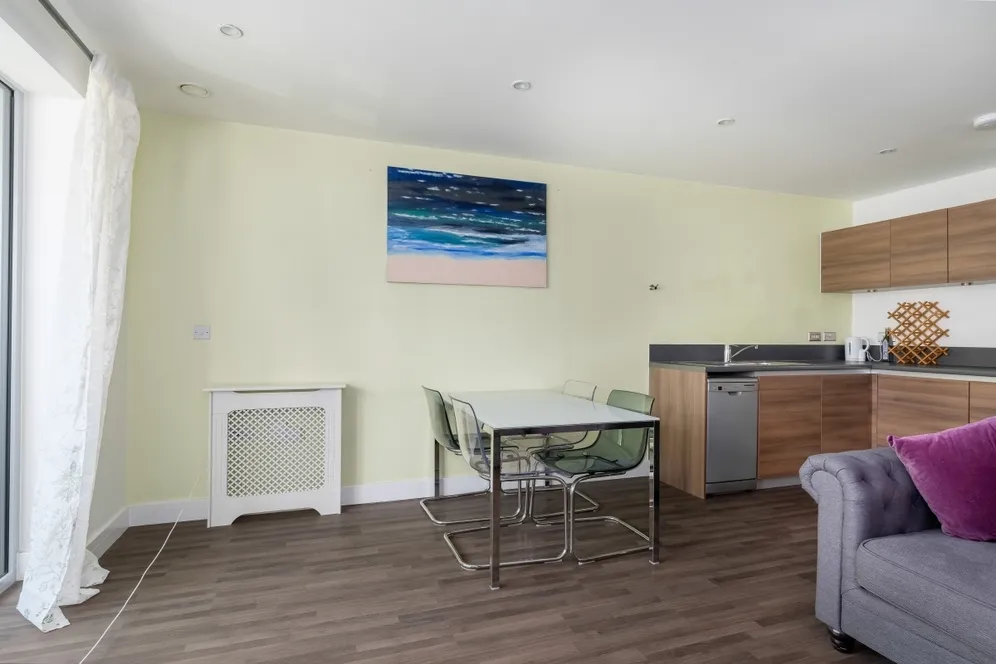Barking Road, E16 photo 16