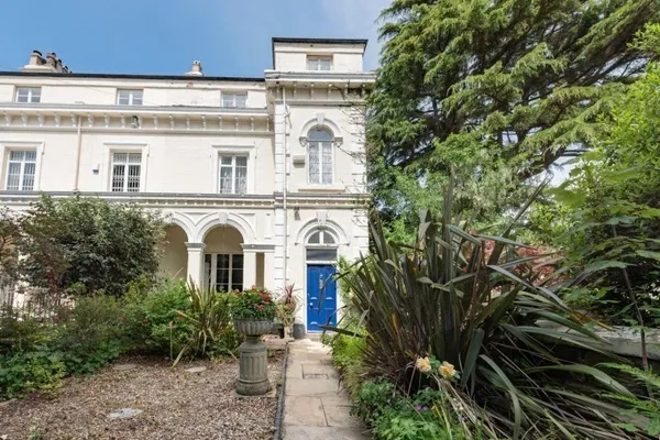 Village Road, Oxton, CH43