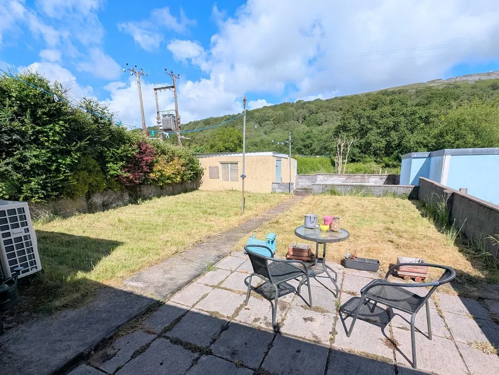 Property carousel item 4