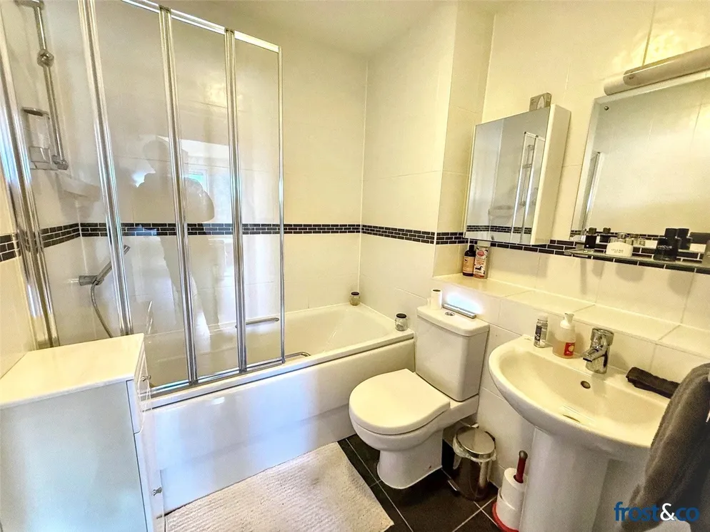 Property carousel item 6
