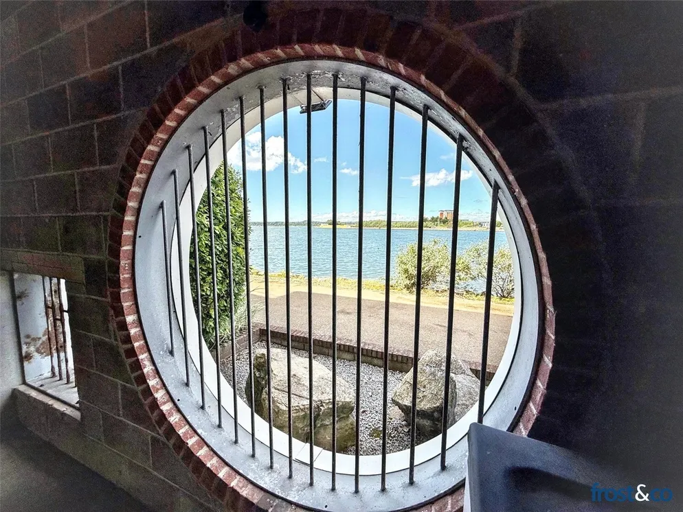 Property carousel item 11