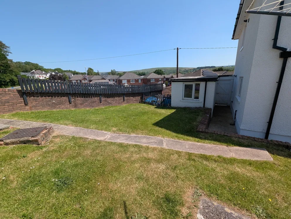 Property carousel item 4