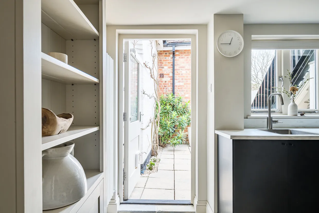 Five Alls Court, Marlborough, SN8 photo 9