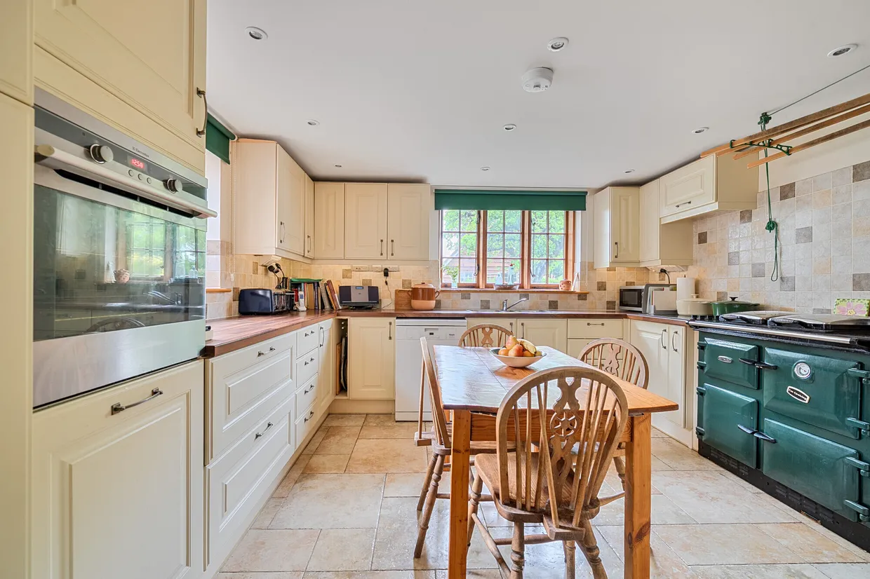 Eastcourt, Burbage, SN8 photo 4