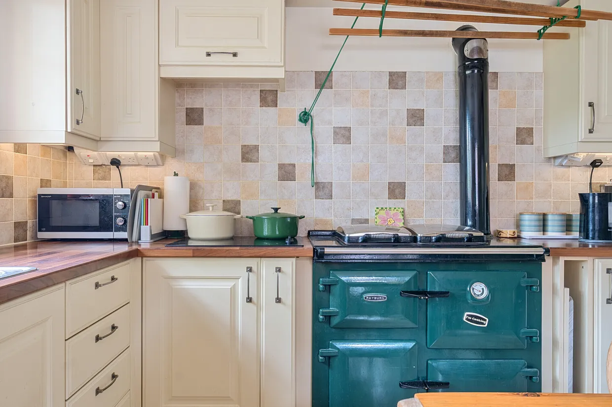 Eastcourt, Burbage, SN8 photo 5