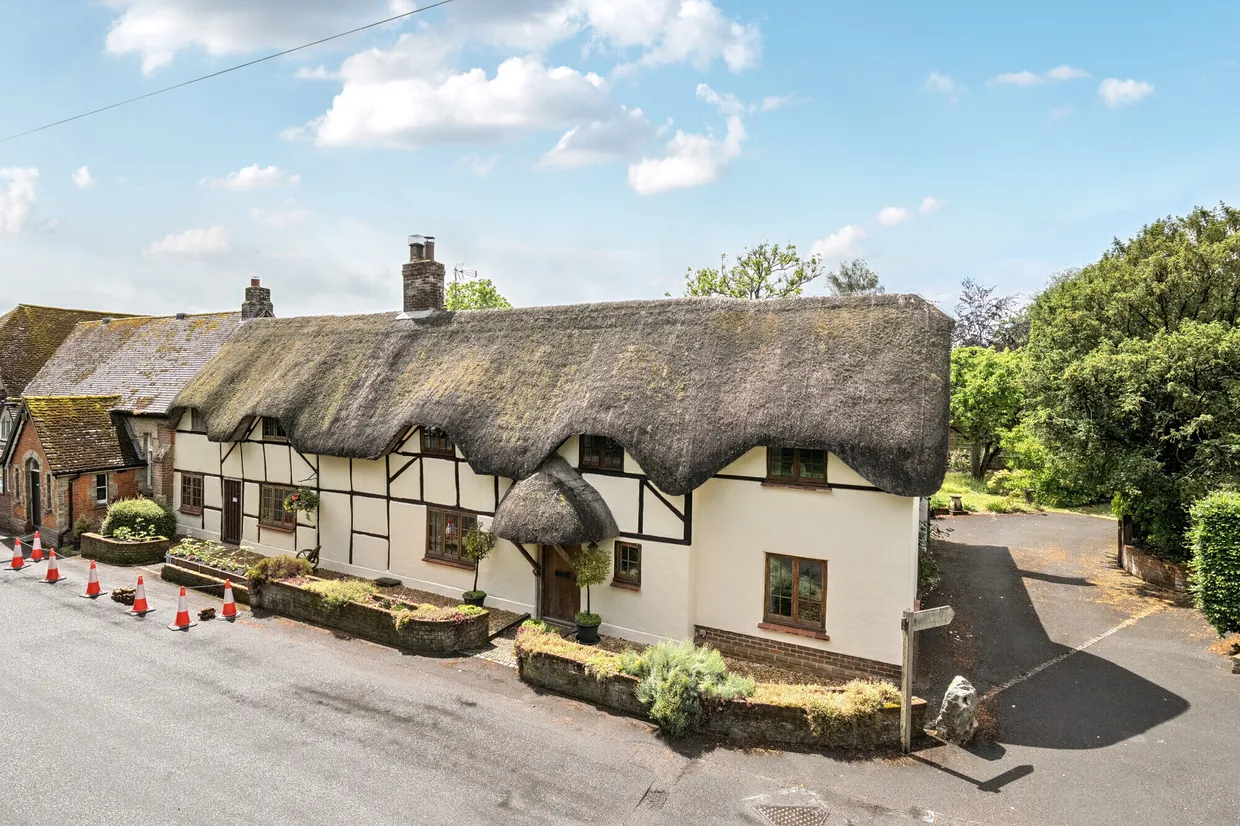 Eastcourt, Burbage, SN8 photo 12
