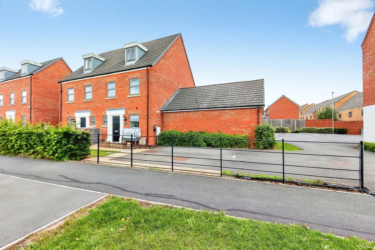 London Road, Corby