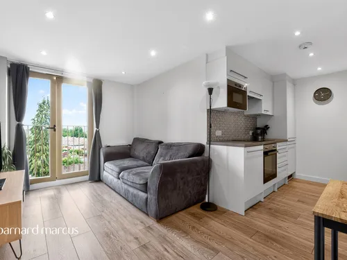 London Road, Cheam, Suttonphoto