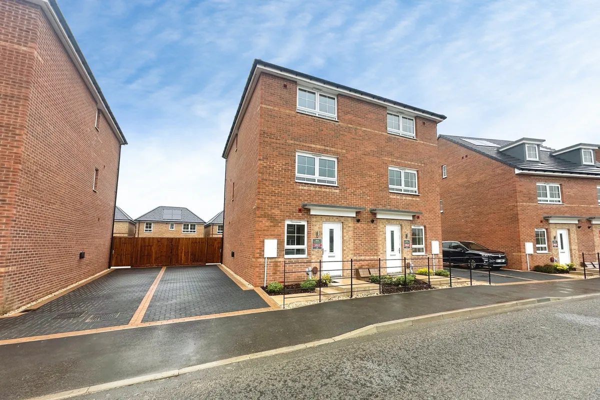 Azalea Lane, Witham St. Hughs, LINCOLN