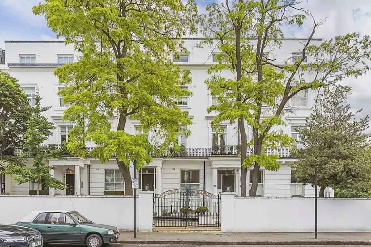 Earls Court Road, LONDON