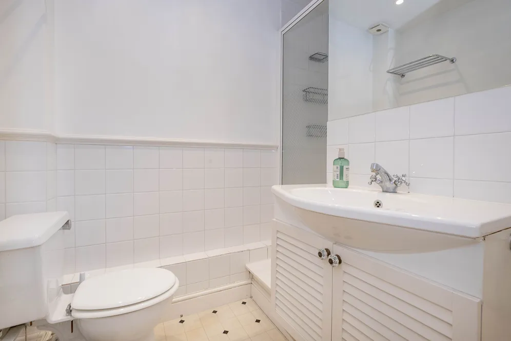Burmester Road, London, SW17 photo 11