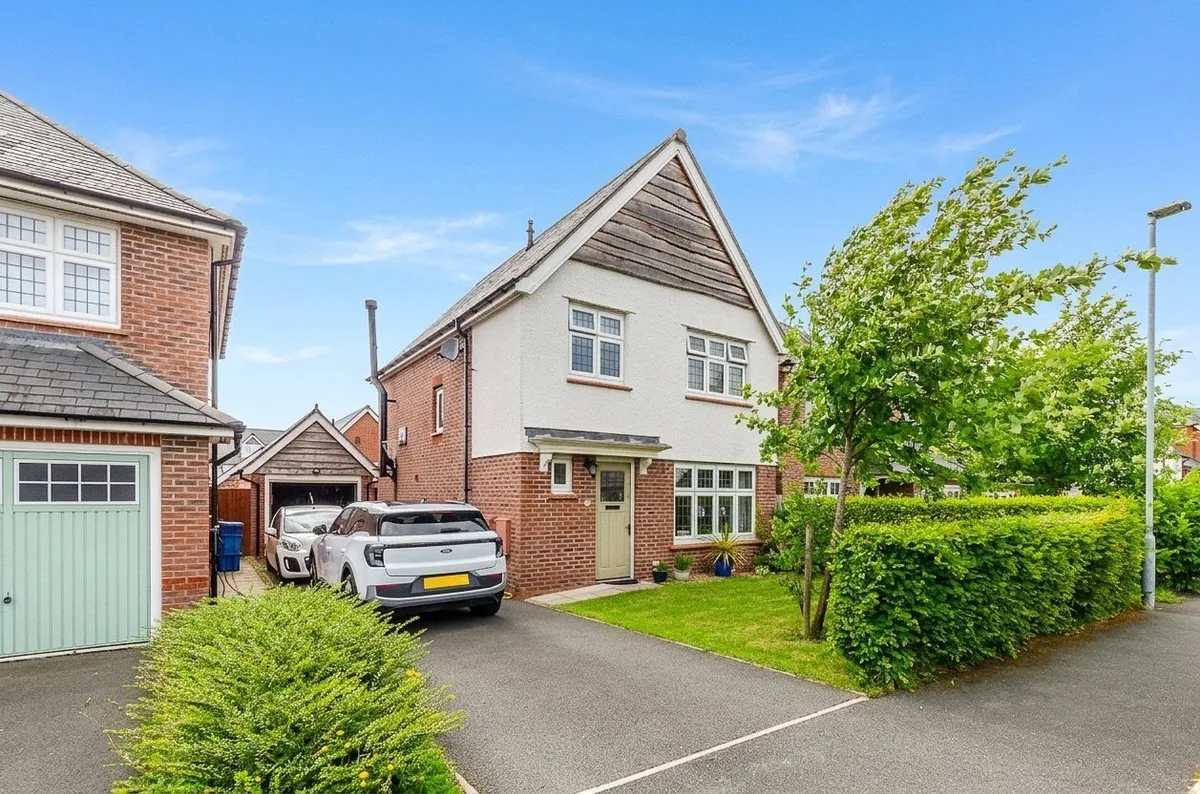 Llwybr Y Gwynt, Penrhosgarnedd, Bangor, Gwynedd, LL57