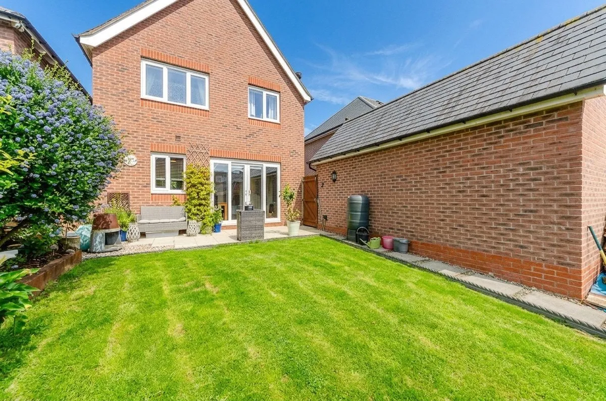Llwybr Y Gwynt, Penrhosgarnedd, Bangor, Gwynedd, LL57