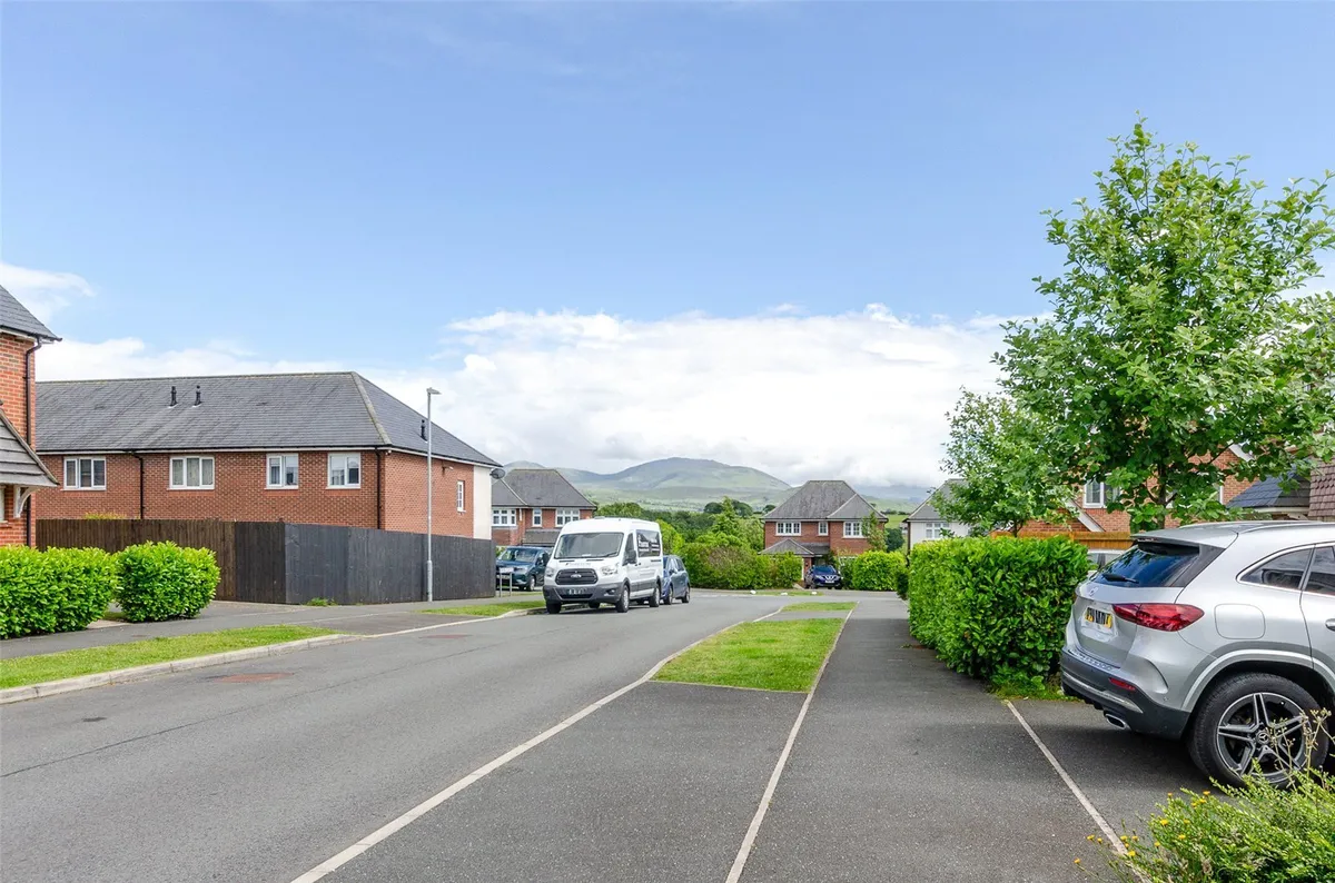 Llwybr Y Gwynt, Penrhosgarnedd, Bangor, Gwynedd, LL57