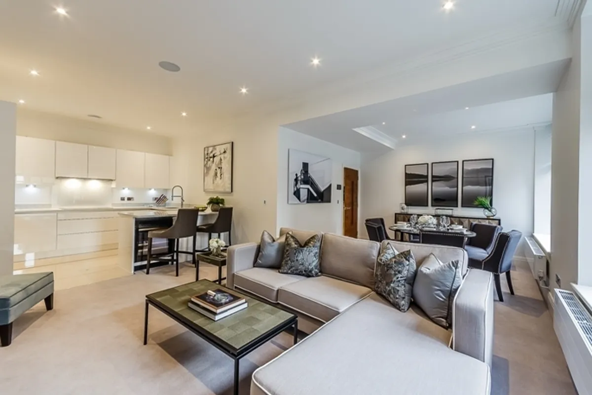 Rainville Road, LONDON