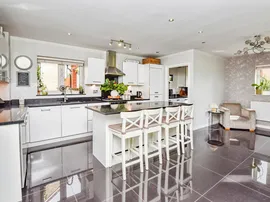 Lopes Close, Melksham thumb 3