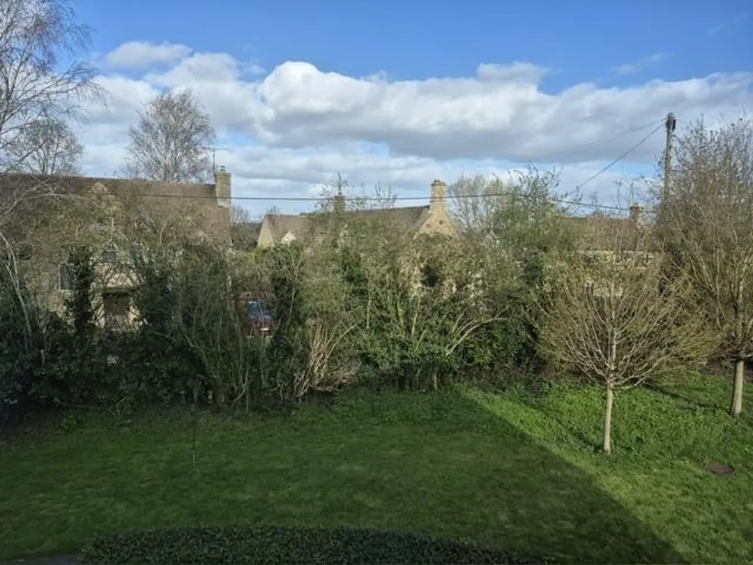 https://mr0.homeflow-assets.co.uk/files/photo/image/47532/7369/_x_/zHGLOo0Jn0G1pRkqG7_WfQ.jpg