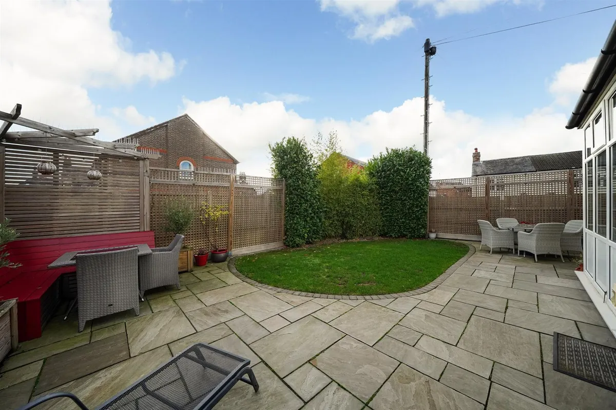 Moor End Close, Edlesborough, LU6 2HP